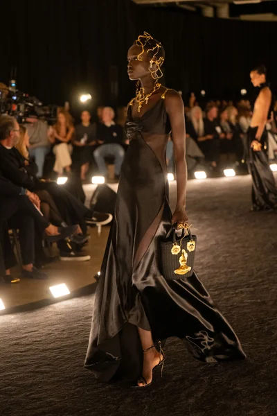 Look 25